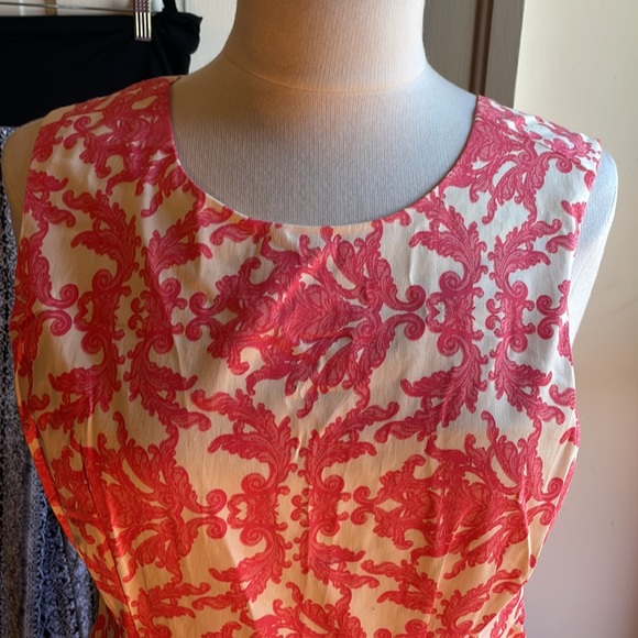 Love 21 fully lined lightweight sundress 95% cotton & 5% spandex rayon blend. - Picture 2 of 12